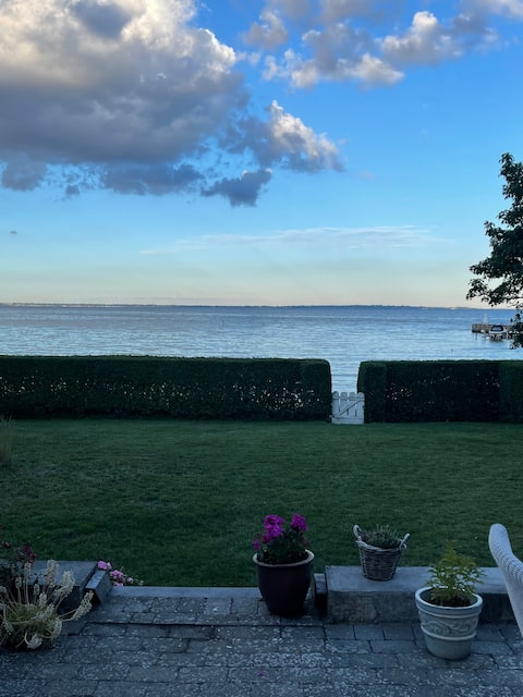 Exceptional villa, at the seafront.