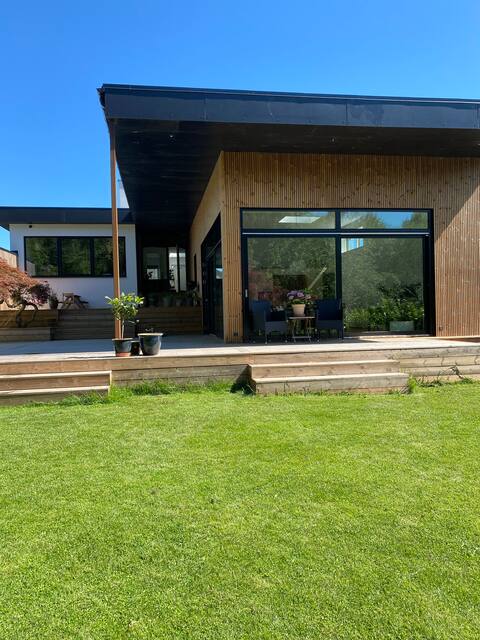 Newly renovated villa close to city, water and forest
