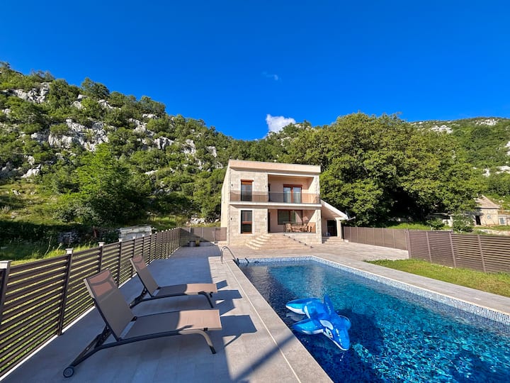 Villa Majestic Escape - Montenegro