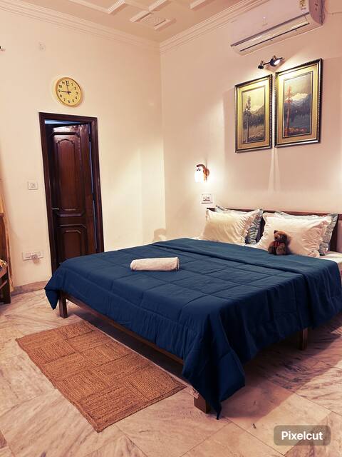 En Suite 2 @ Vohra's Mansion