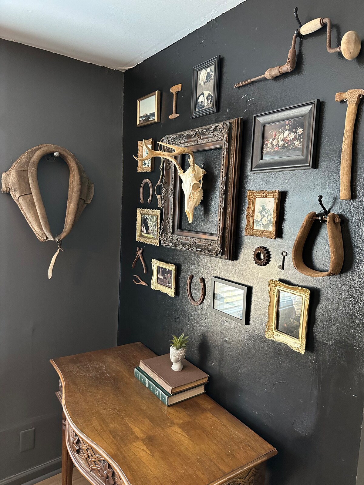 Popular Airbnb listing: Handsome Hank Steps to Food, Drinks, Music & More! in Huntsville