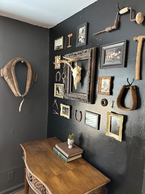 Popular Airbnb listing: Handsome Hank Steps to Food, Drinks, Music & More! in Huntsville