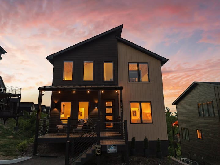 Mountain Breeze By Beyond Expectations: W/ Hot Tub - Sevierville, TN