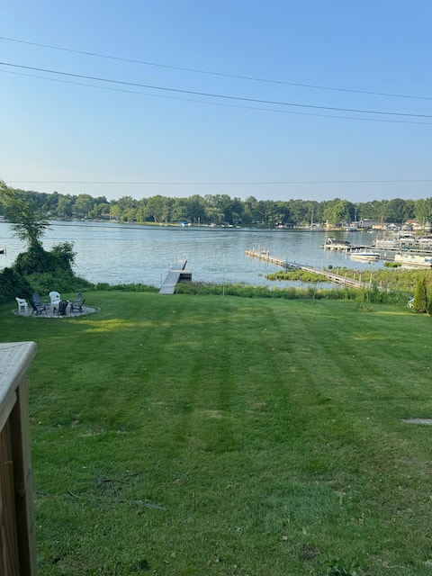 Flora’s Lakeside Cottage