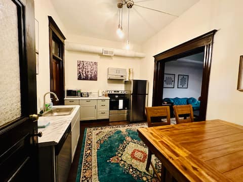 Stunning Historic Apartment (Sleeps up to 4 ppl)
