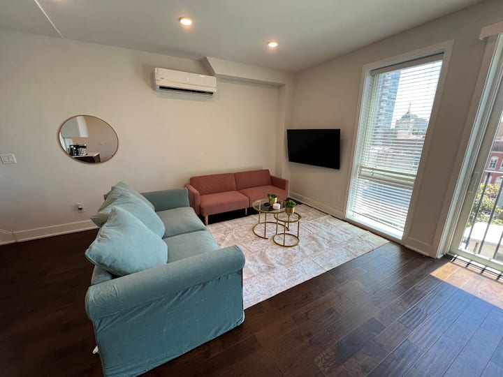 Private Balcony | Gorgeous Center City Bilevel Apt - Filadelfia, PA