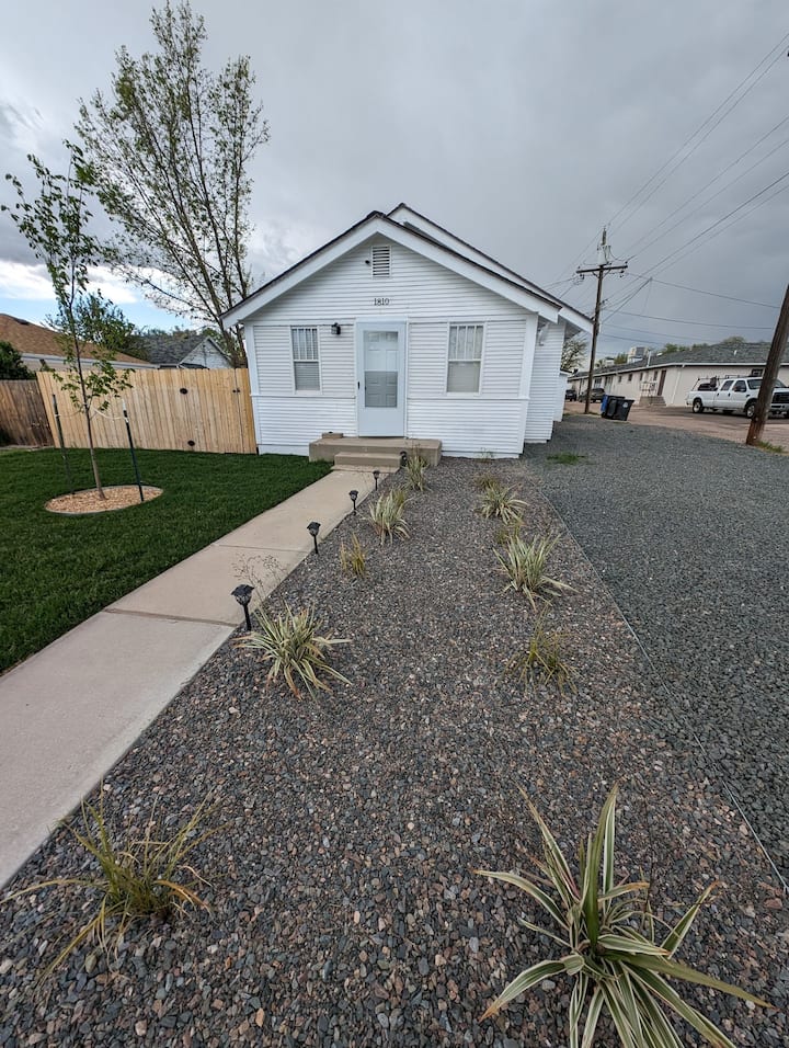 Cozy 2 Bedroom Apt. Central Loc - Cheyenne, WY