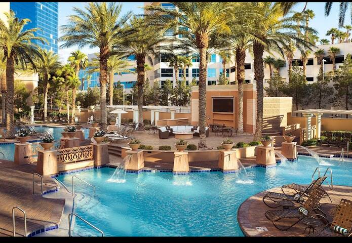 Heaven with Resort fees included gallery image 3