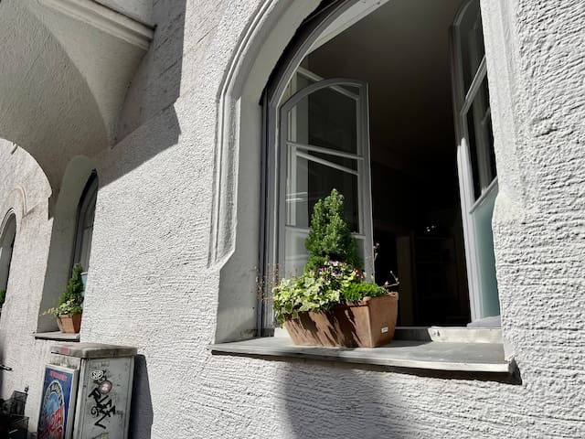 Altbau Apartment Munich city centre gallery image 2