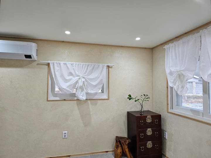 Მყუდრო ოთახია 