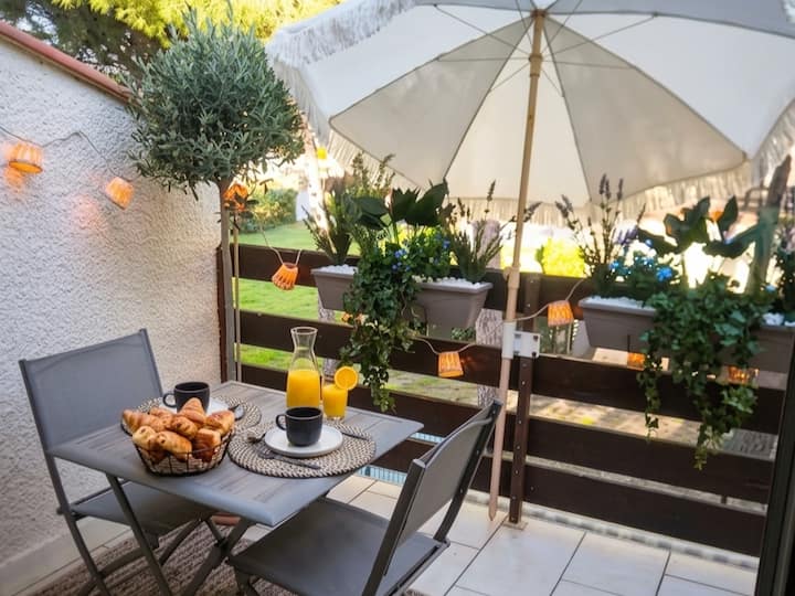 Cocon Avec Terrasse Privée - Calme & Lumineux - Plage du Grau d'Agde
