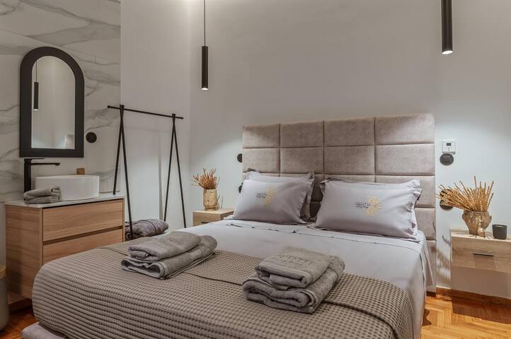 Perth Luxury Living, Athens gallery image 3