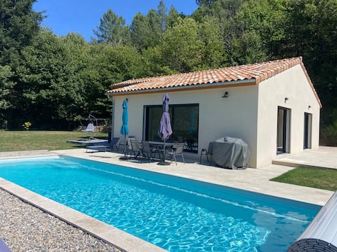 Val des Châtaigniers: Pool & River