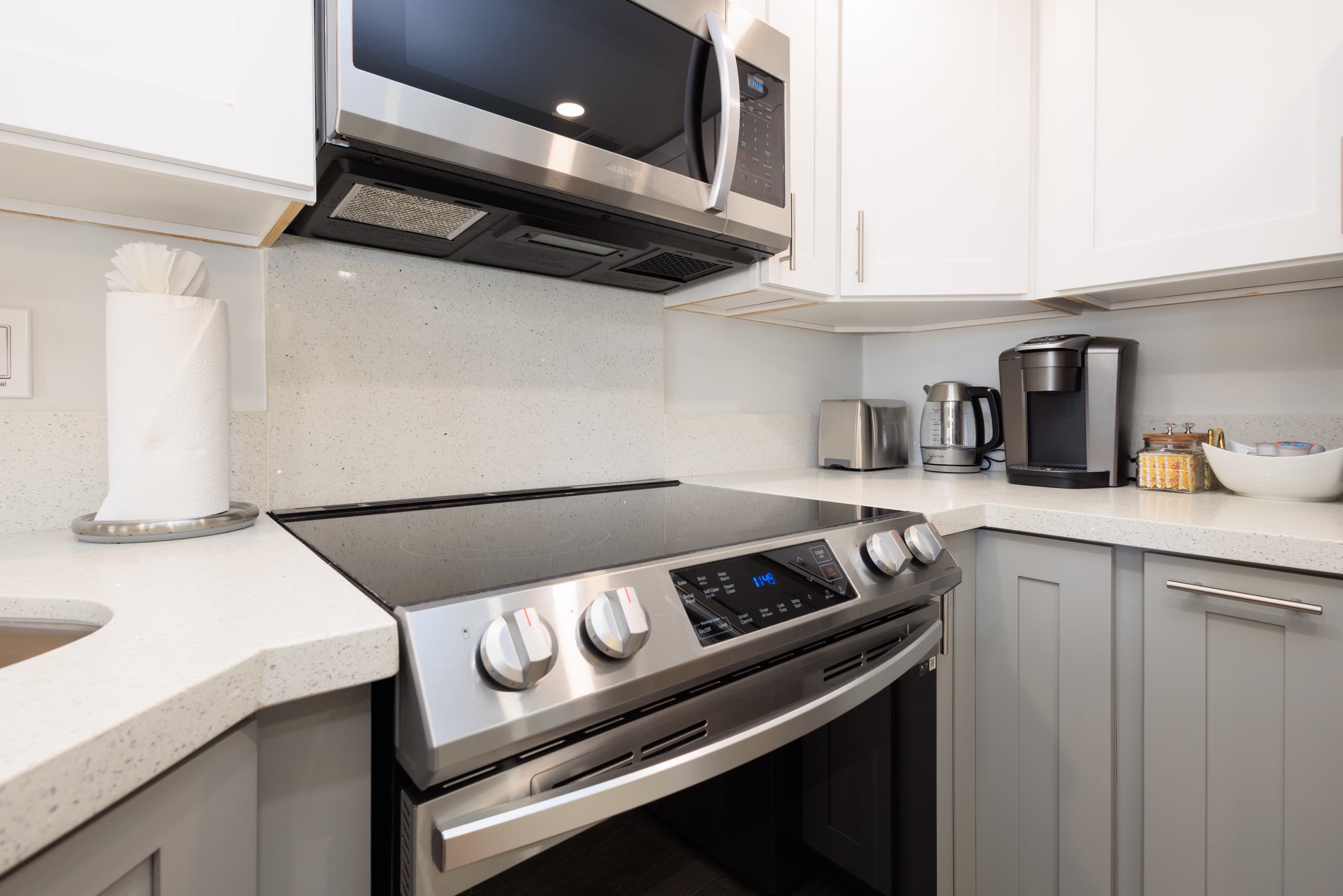 Beautiful Ocean and Lagoon view condo-Free Parking - Photo 12