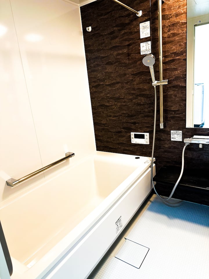 お湯が出る専用バスルームがあります。