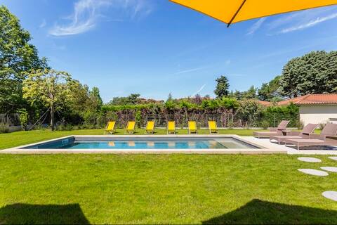 Maison Hana, with A/C and pool, Lyon/Ecully