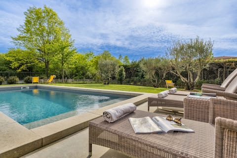 Luxury villa with pool & AC – Lyon West