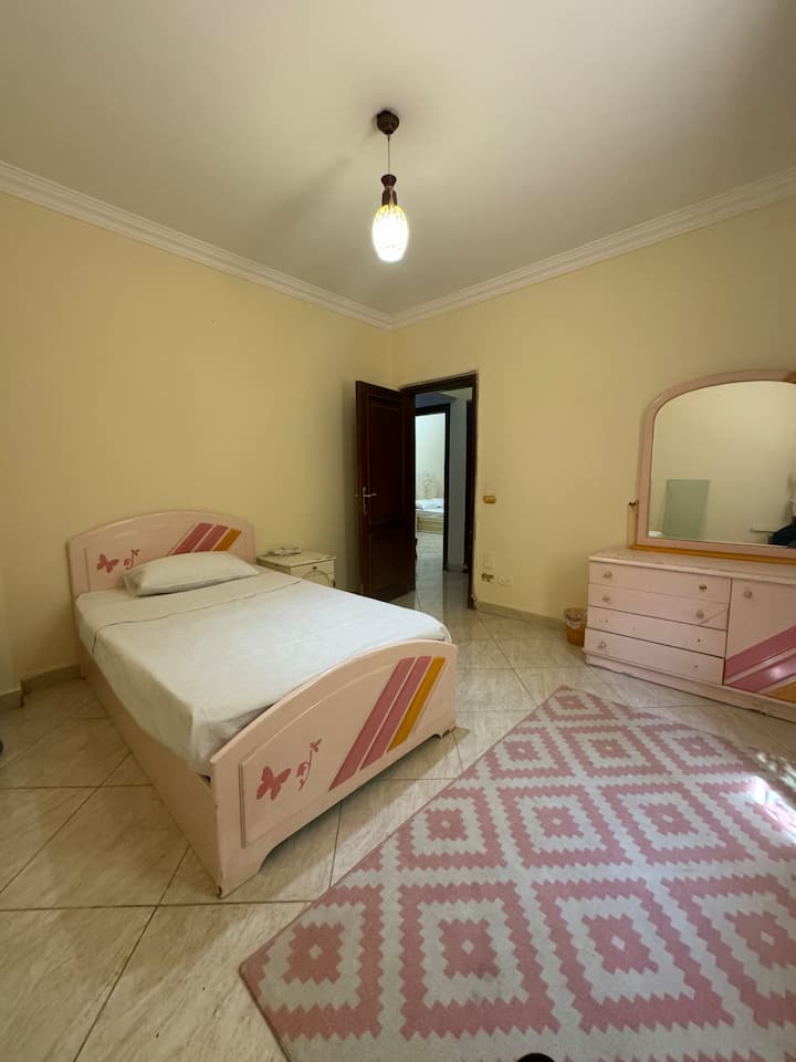 Cama matrimonial pequeña 