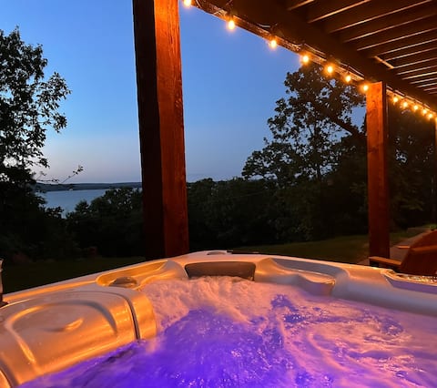 Luxury Lake House, Hot Tub,Water Views, Fire Pit