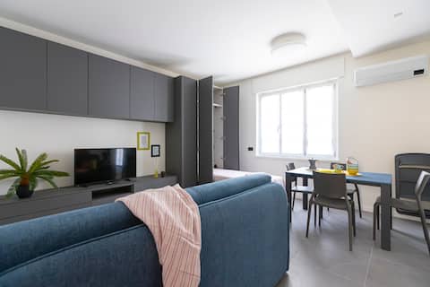 Top Airbnb: Refined open-plan space near the sea and bike path a Imperia