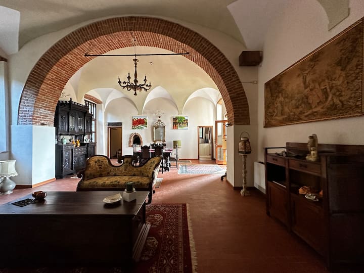 Living In A Castle 
Castello Mig. - Italie