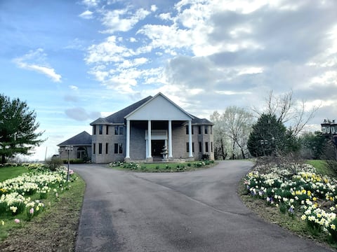 Spacious, Serene Family Getaway