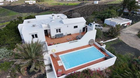 Scenic views, heated pool, vineyard - Casa MaVi