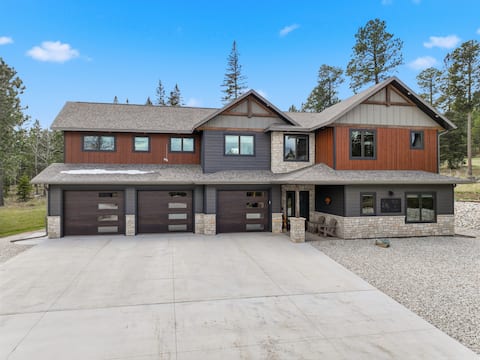 New, 6 King Beds, 5 .5 Bath, Home Theater, Hot Tub