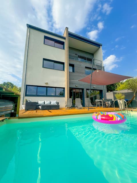 Chic Family Villa, Saltwater Pool, Playground