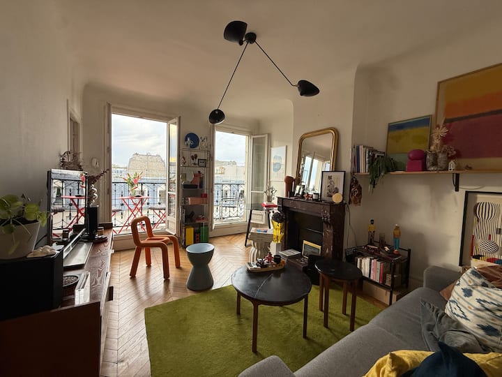 The Sunniest Paris Apartment - París