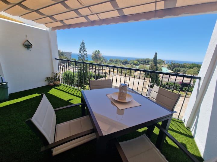Acogedor Apto. Con Vistas Al Mar,piscina Y Parking - Torremolinos