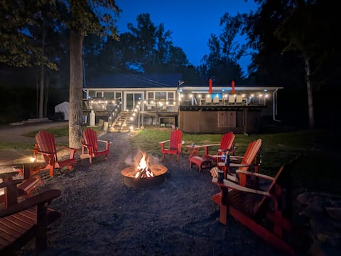 Cottage! Sunsets! Hottub! Sauna! Waterfront!