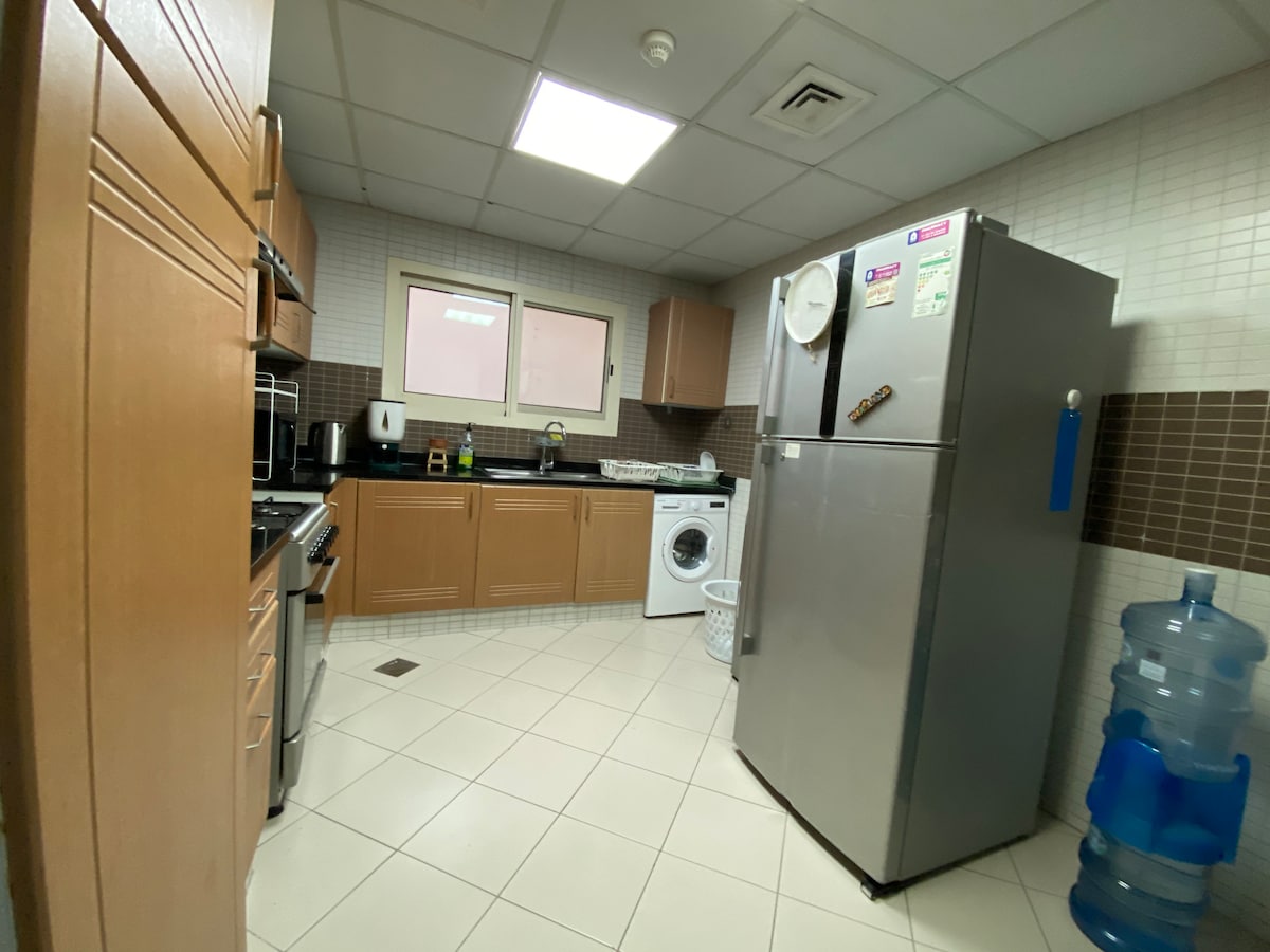 Popular Airbnb listing: Dubai Room (3min From Metro-Free GYM) in Al Barsha First