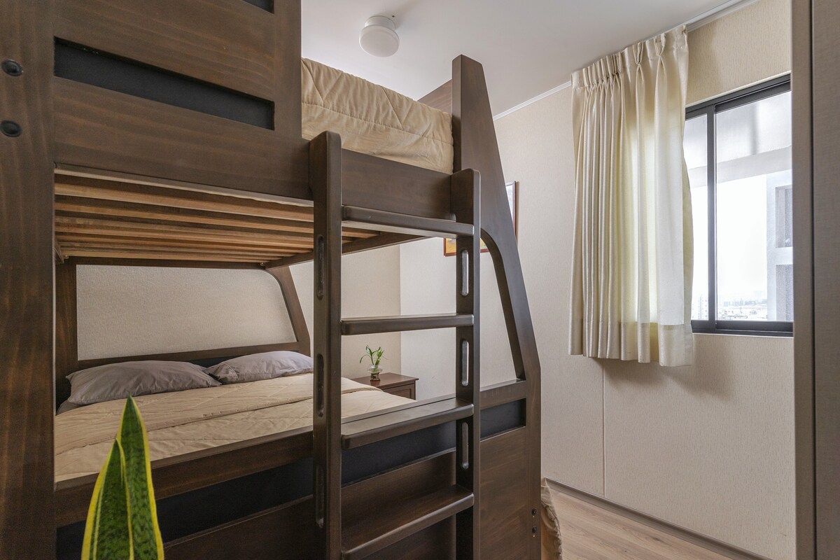 Udobna brvnara od 2 kvadrata u prizemlju i 1,5 trg na katu.