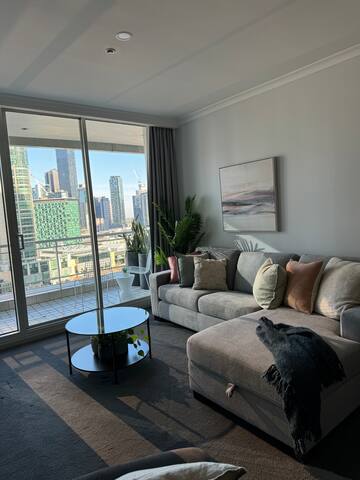 On RIVER – 2bed appt, free park gallery image 2