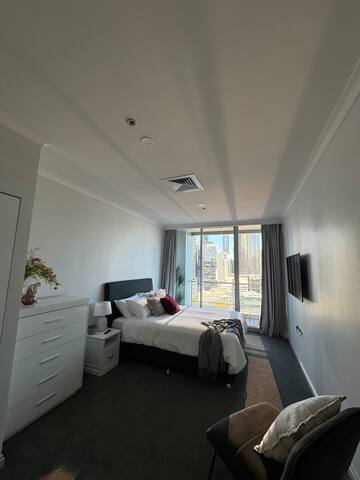 On RIVER – 2bed appt, free park gallery image 4