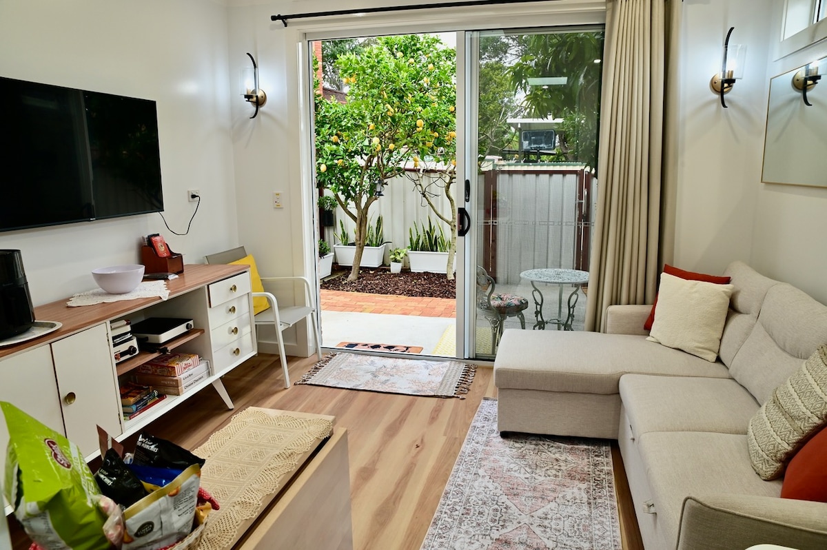 Quite New/near CBD/ private access/ parking spot