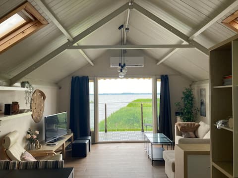 House with boat and amazing lakeview