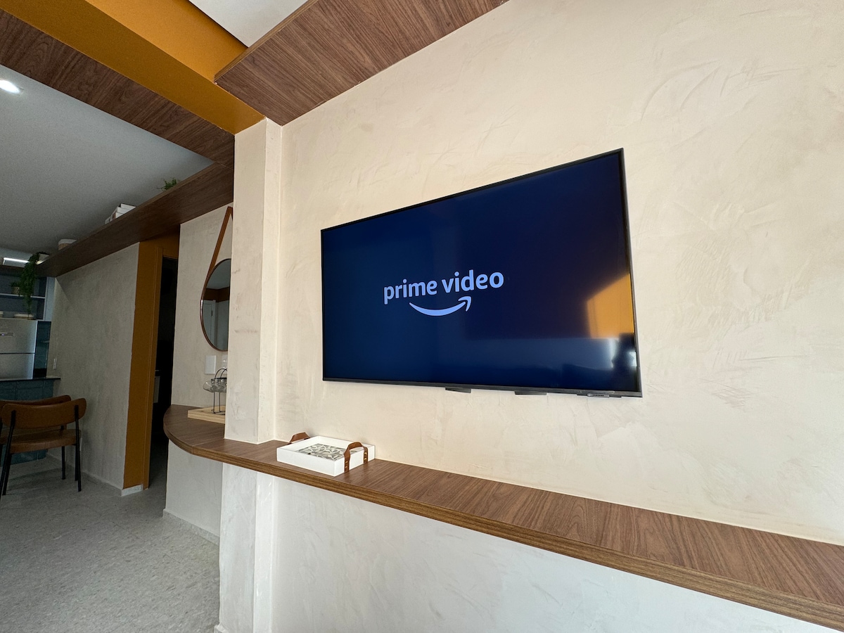 TV Smart 43', където можете да свържете всички предавания като Netflix, Amazon Prime, Disney Plus, Globo Play и др.