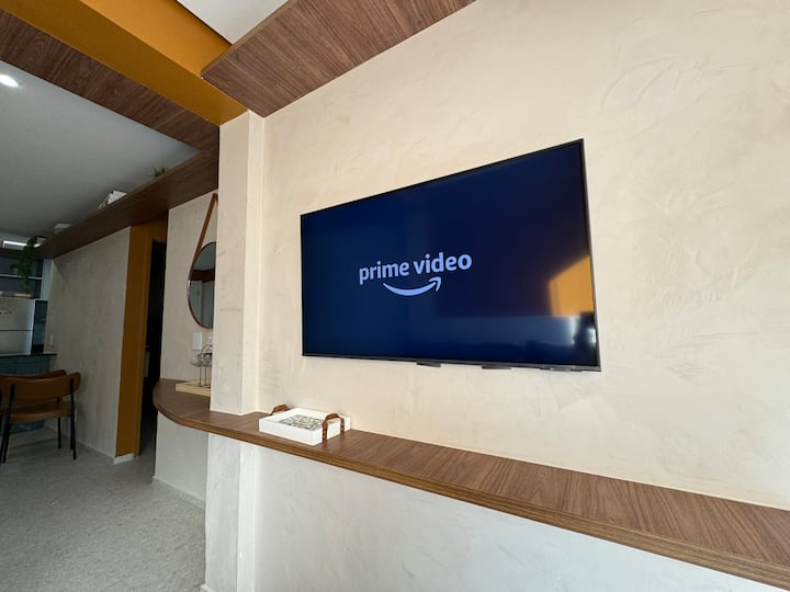 TV Smart 43', ambapo unaweza kuunganisha utiririshaji wote kama vile Netflix, Amazon Prime, Disney Plus, Globo Play na kadhalika.