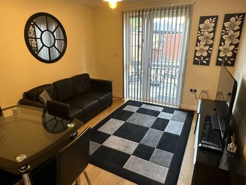 Beautiful 4 bed home + Parking