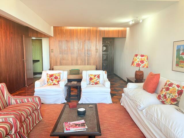 Amplo ap de frente pro Mar, no Leme gallery image 3