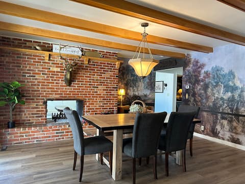 Storybook Cottage 4 bed / 3 bath