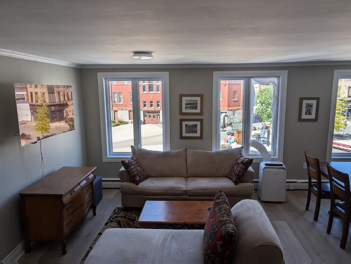 Two Bedroom Penthouse On Stratford Marketsquare - Saint Marys