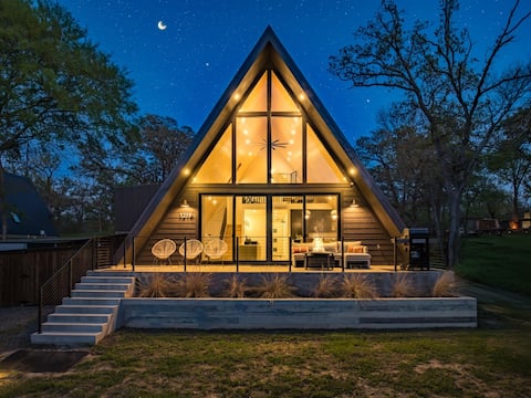 NEW-Hammock Deck/Lake Views/Fire Pit/Grill/Arcade