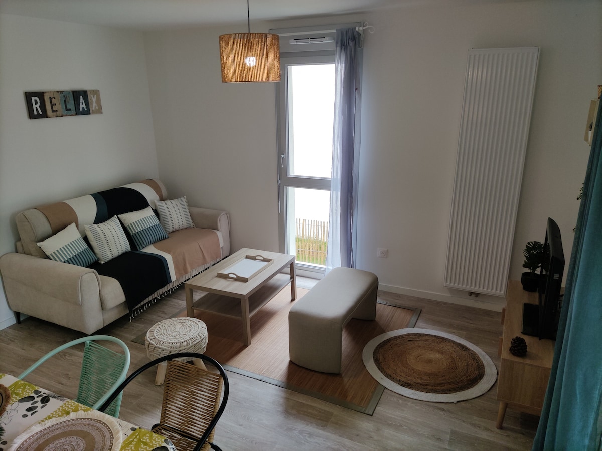 Top Airbnb: La Nouvelle Vague Apartment in Carcans