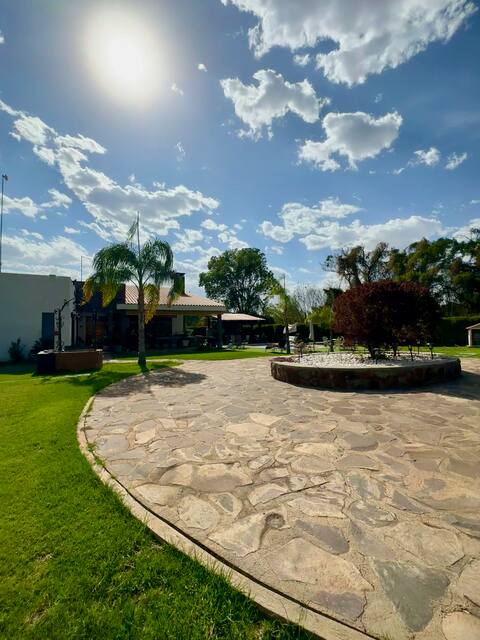Beautiful country house with pool, equipped, 20+