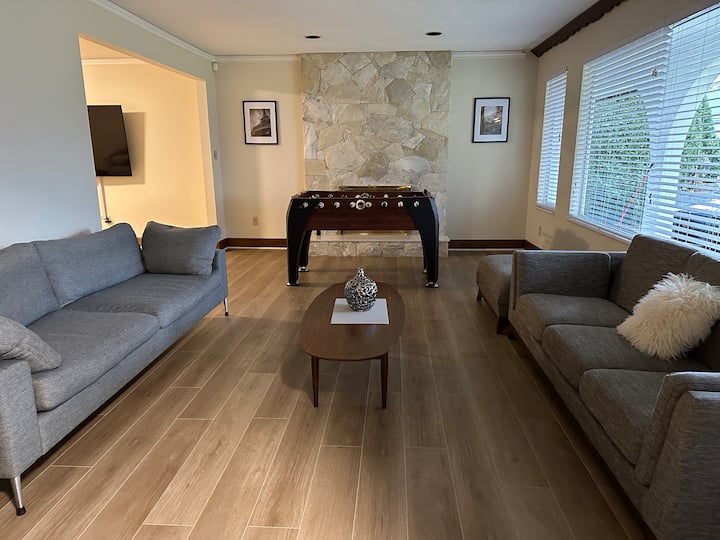 Deer Lake Spanish Villa - New Westminster