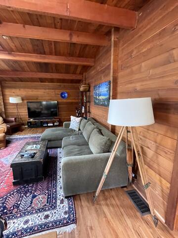 Oceanfront low bank home viewing Mt. Baker. gallery image 3