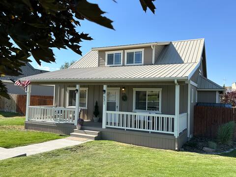 The Big Cozy sleeps 7 in 4 rooms
